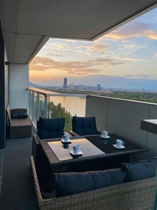 Danube Skyline Executive Apartment Вена Экстерьер фото